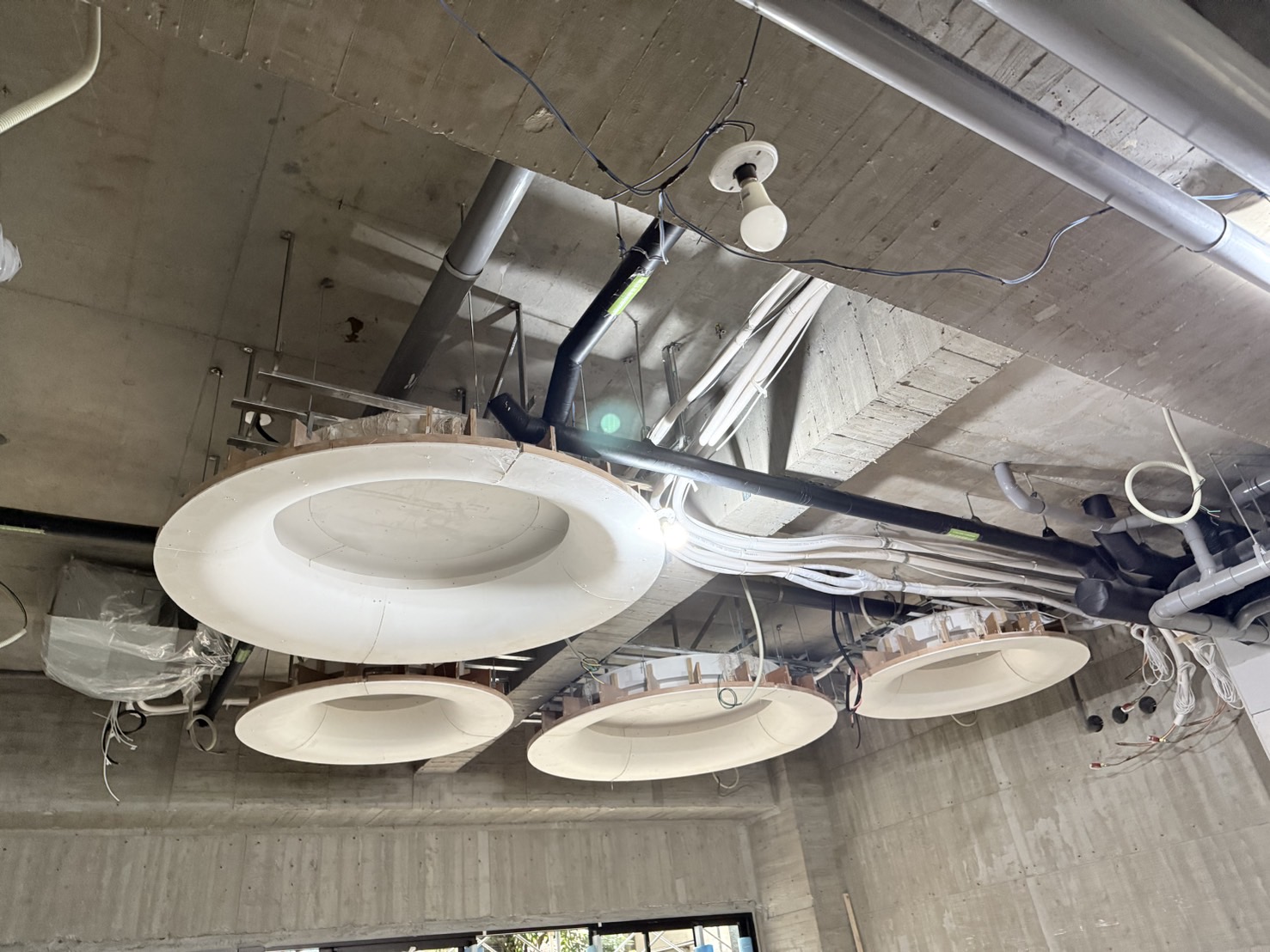 璞園樸園 2025.06.10 1F機車區造型天花施作