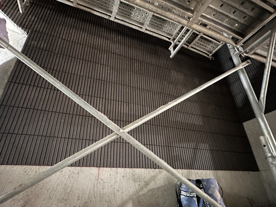 璞園樸園 2025.02.12 1F~B1F車道壁磚施作