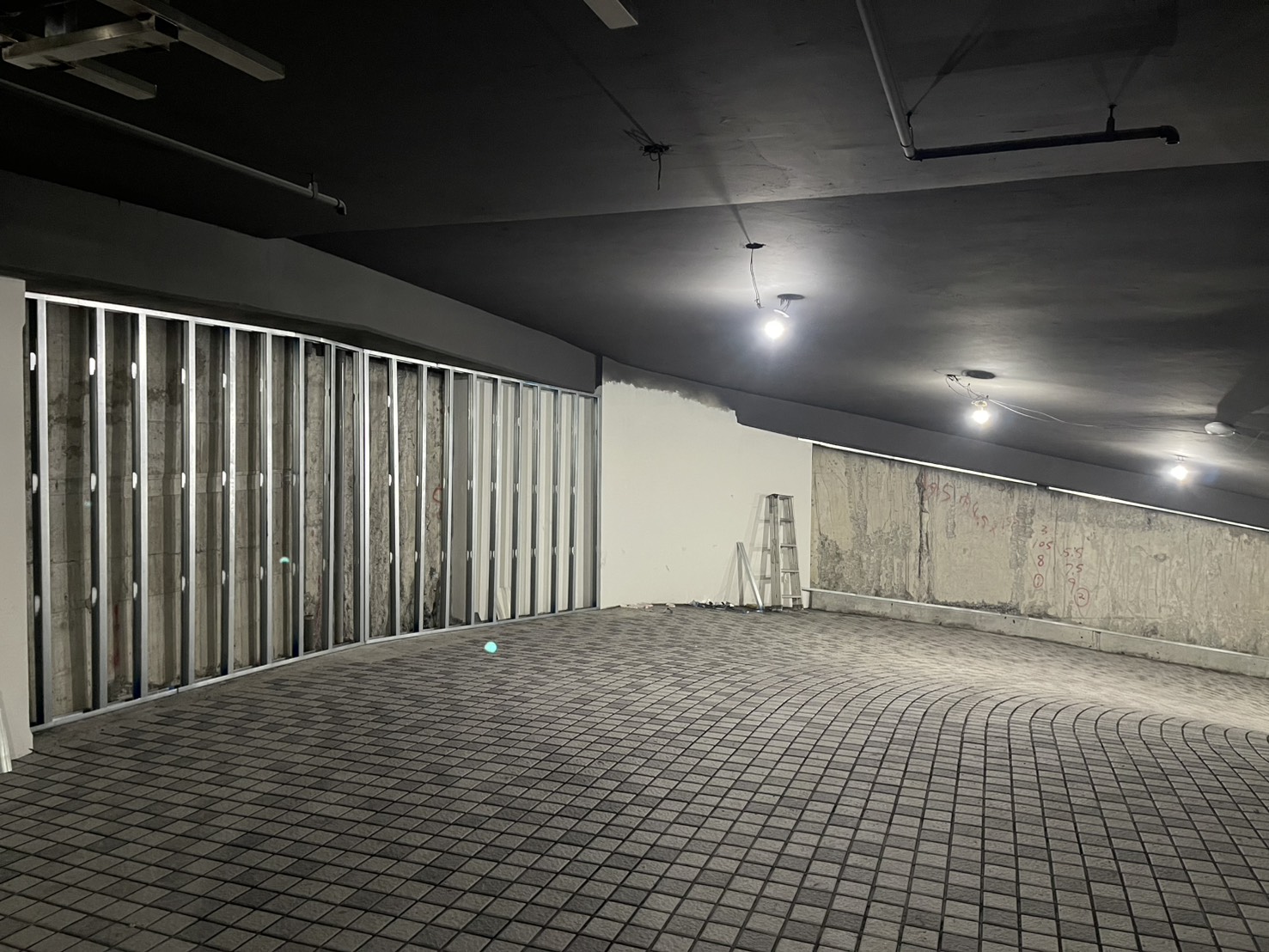 璞園樸園 2025.05.10 B2F~B3F車道輕隔間骨架施作