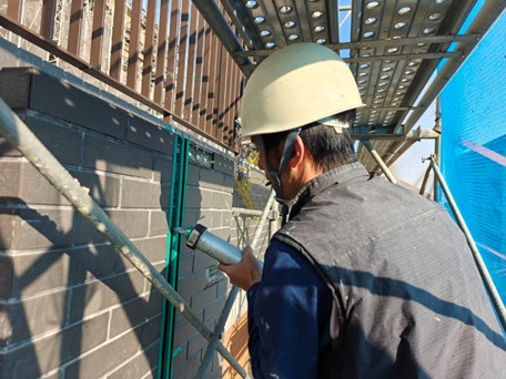 璞園畾畾青 2026.01.29 A棟第二階段柱修飾條打膠