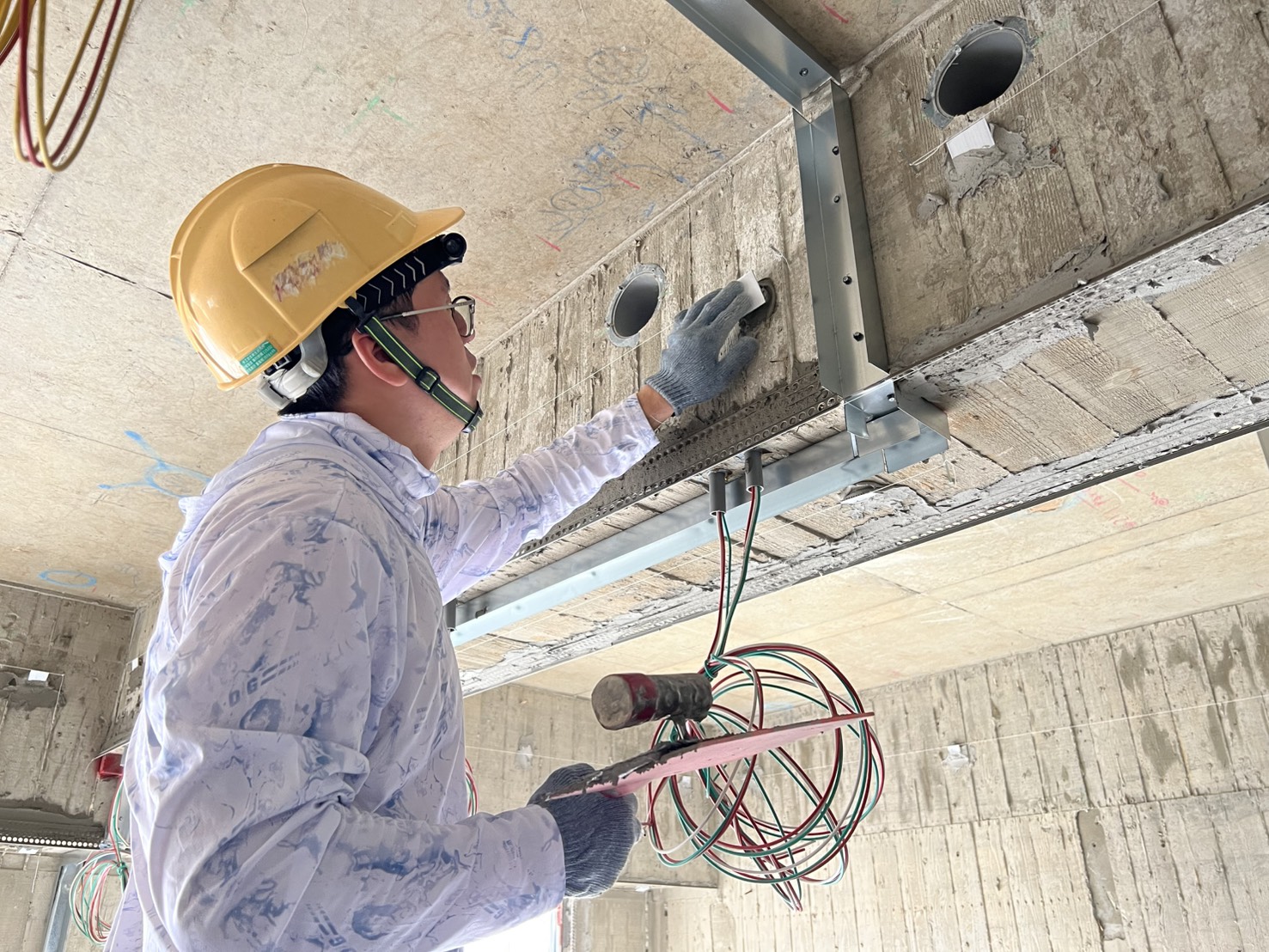 璞園畾畾青 2025.06.18 B棟12F室內灰誌黏貼