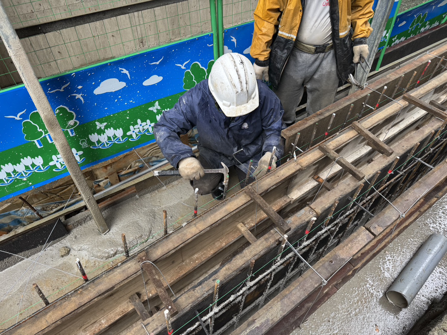 璞園畾畾青 2025.04.25 1F 西側水溝模板組立