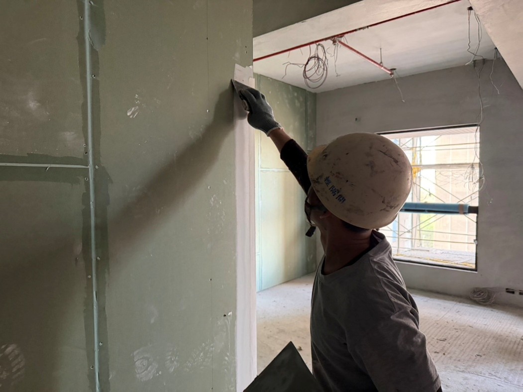 璞園畾畾青 2025.10.30 A棟8F乾區隔間批土施作