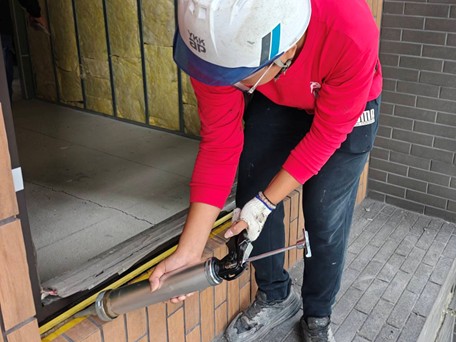 璞園畾畾青 2025.10.27 A棟9F鋁窗拆紙後塞水路