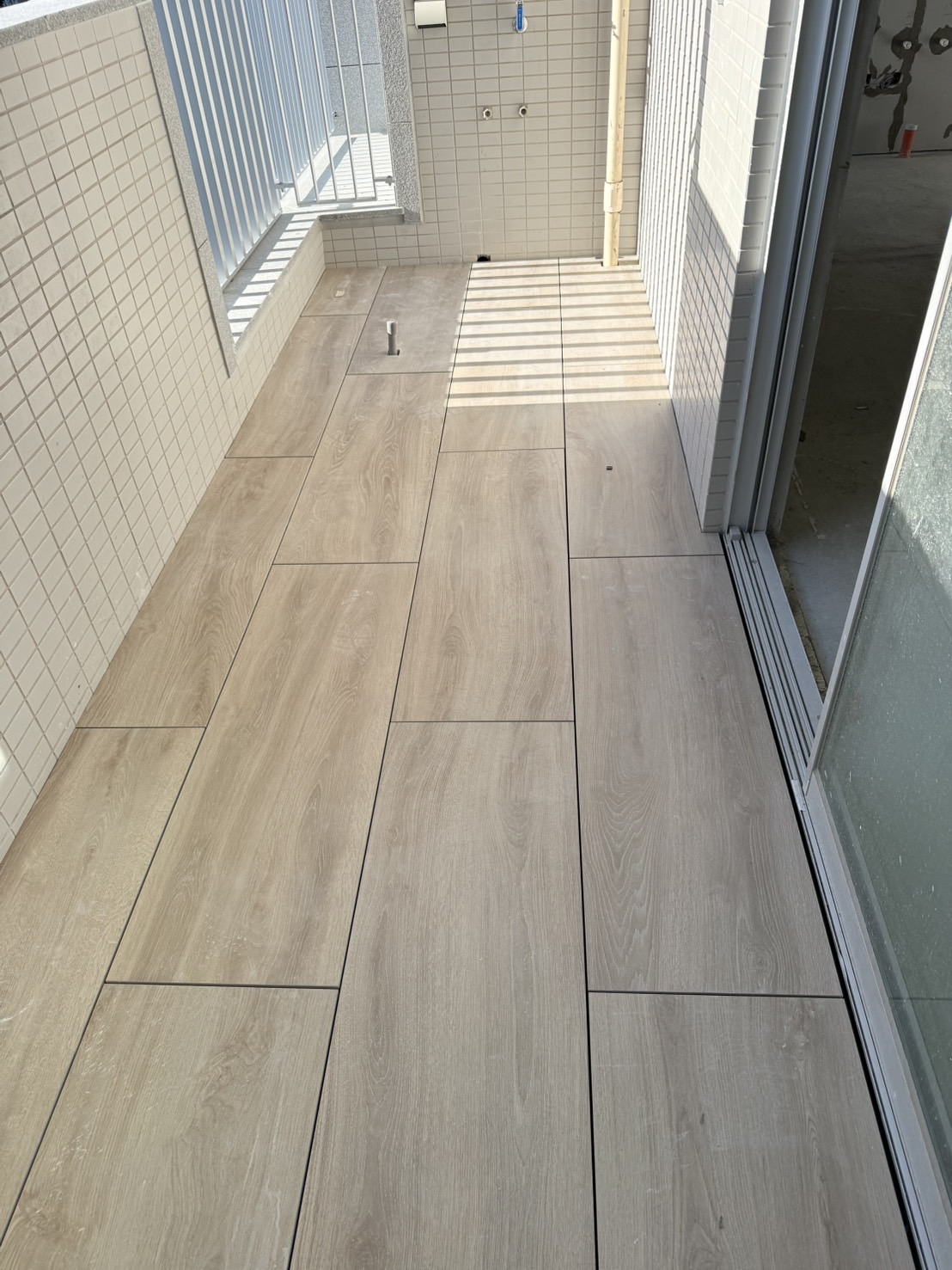 璞園樸園 2025.08.21 B棟-6F高架地磚施作完成