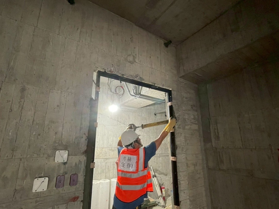 璞園喆里東 13F玄關門崁縫