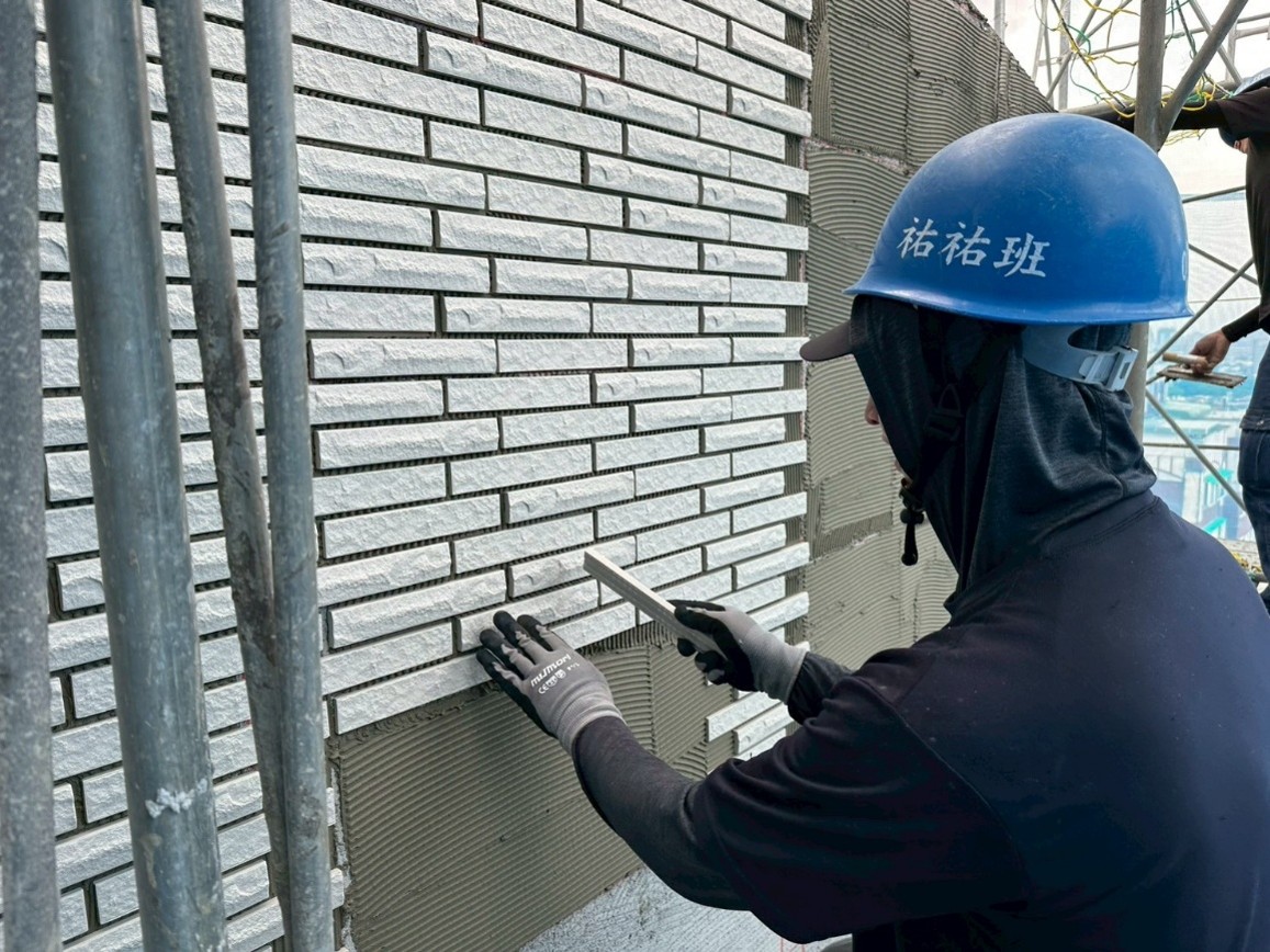 璞園喆里東 R1F外牆磁磚貼磚