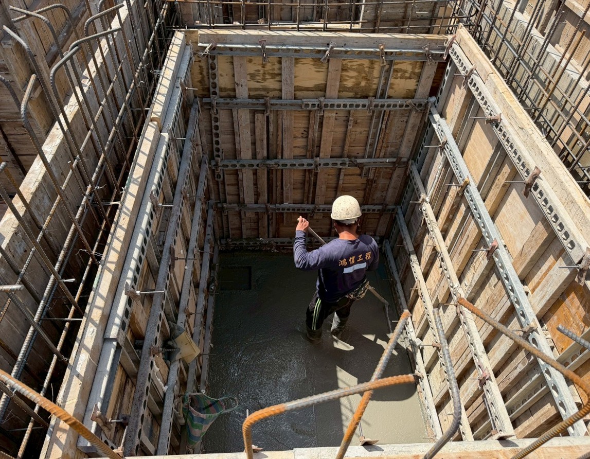 璞園喆里東 R3F水箱底版及牆面混凝土澆置