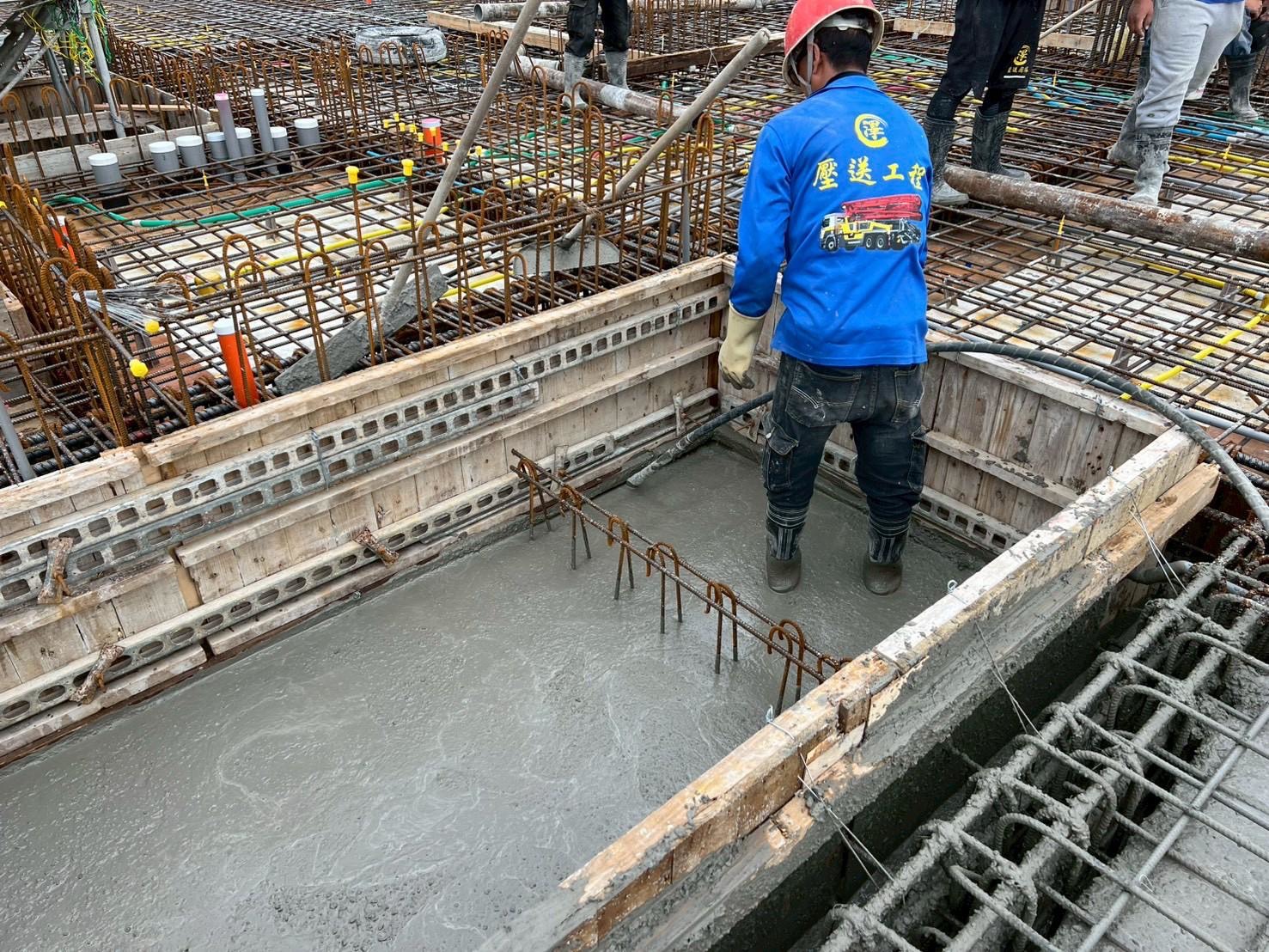 璞園喆里東 10FL 灌漿