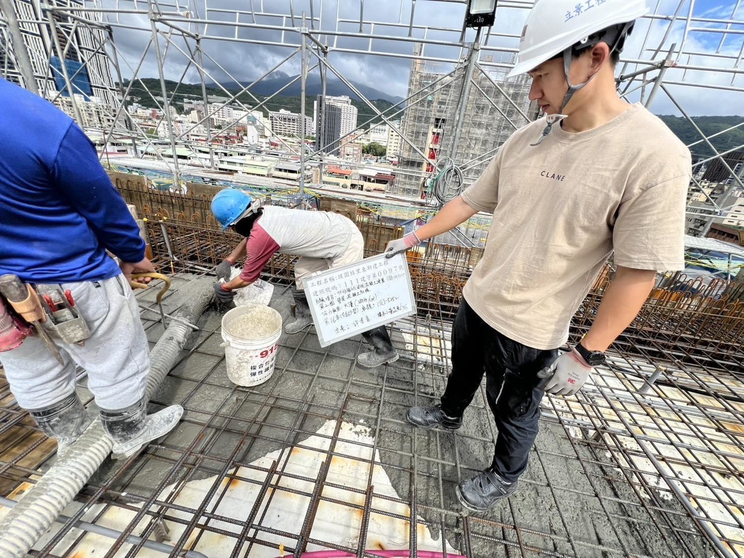 璞園喆里東 10FL 灌漿管尾取樣