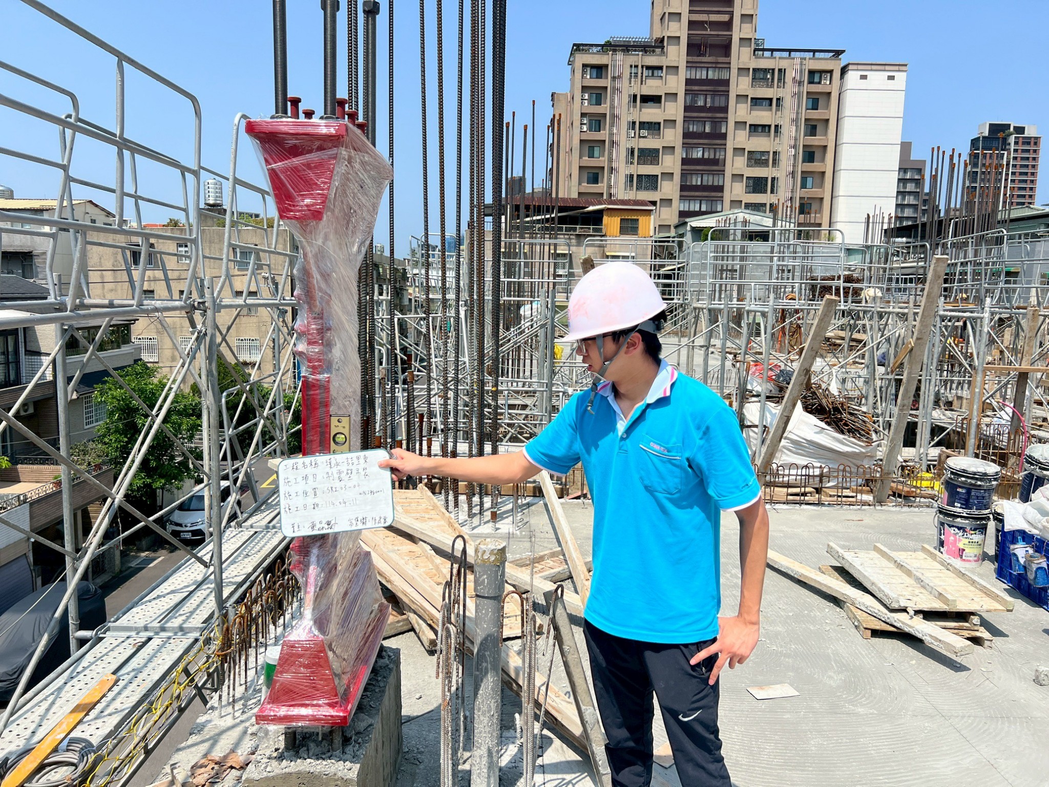 璞園喆里東 制震壁按裝