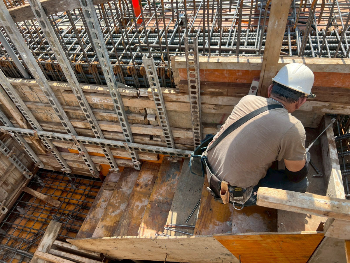 璞園喆里東 牆模施作