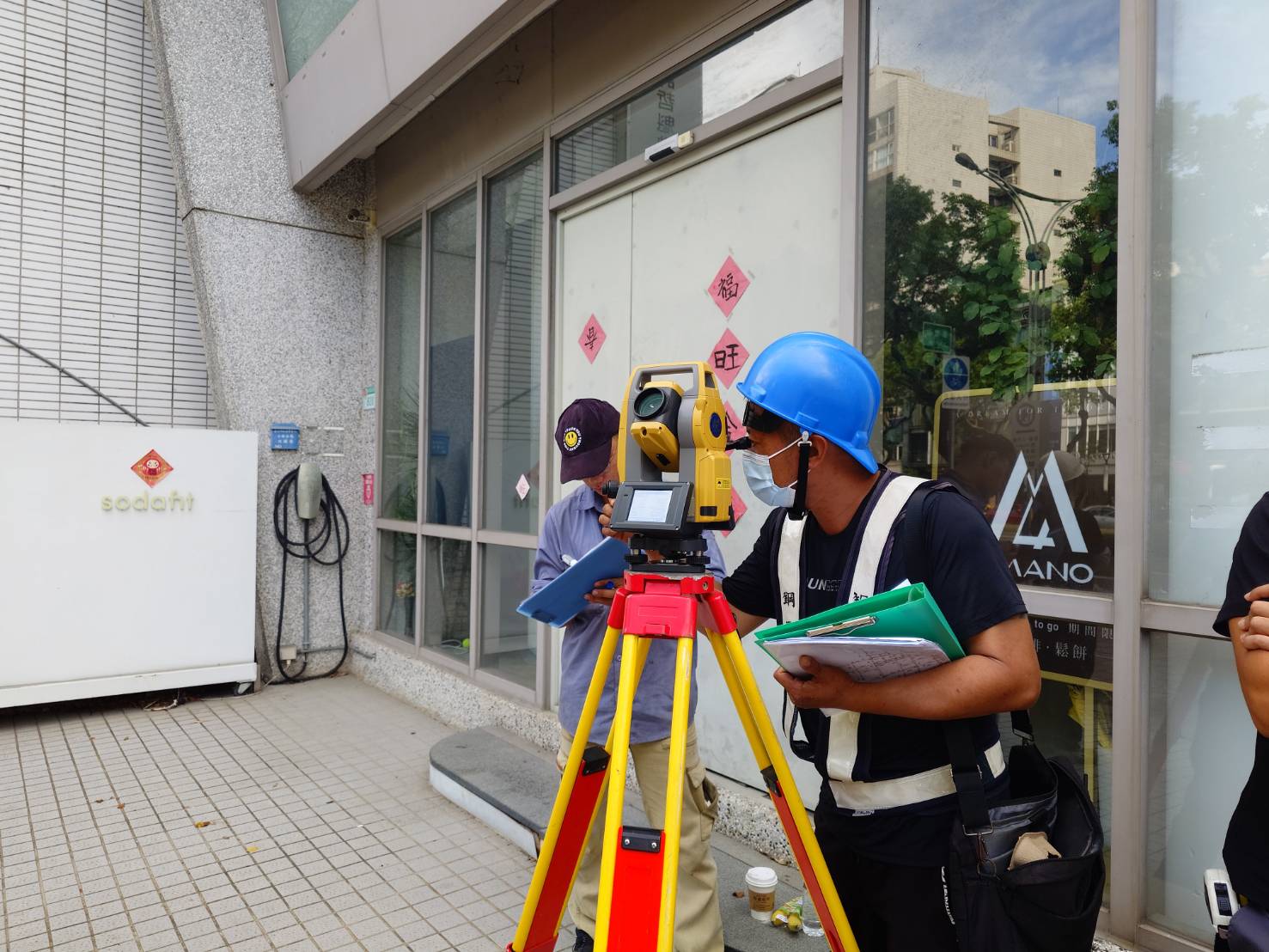 築觀 第三節第二區鋼柱校正