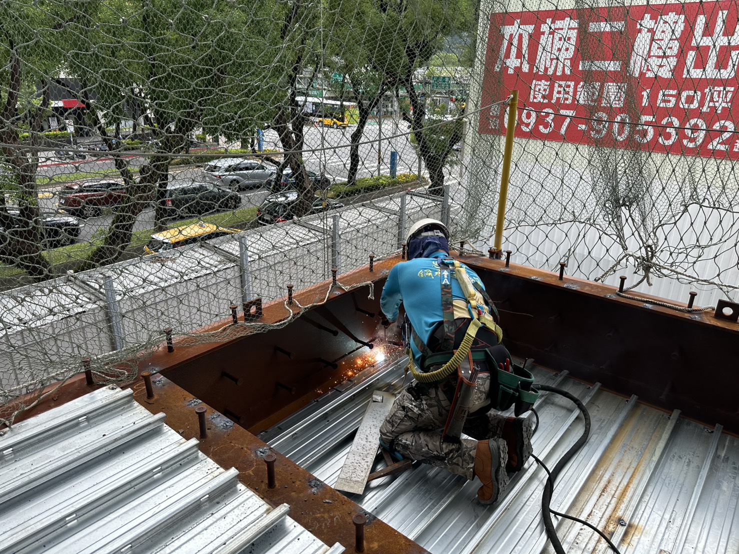 築觀 3FL 鋼承鈑鋪設