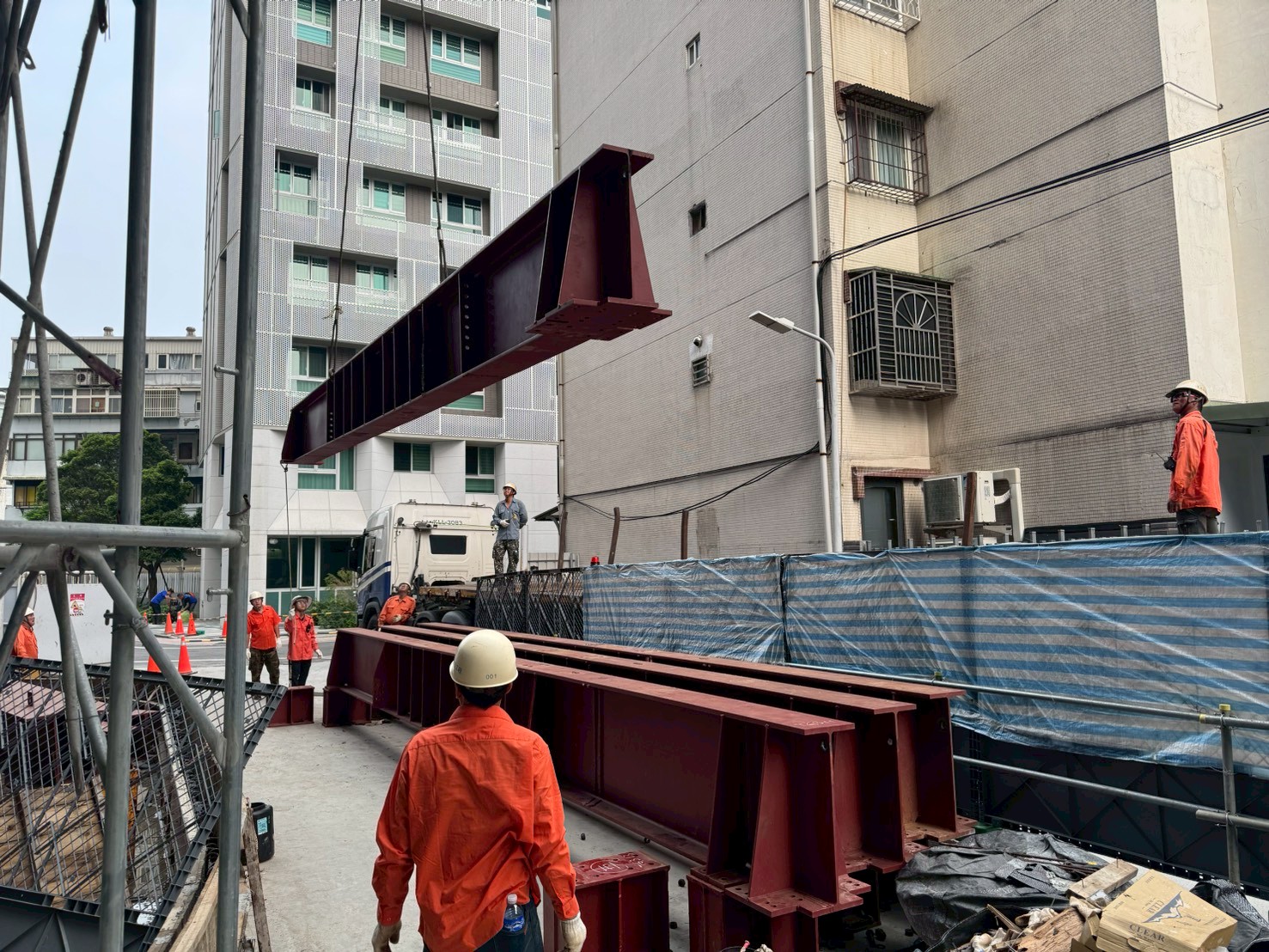 璞園泊隱 2026.04.18 鋼構座樑及立面斜撐撤場