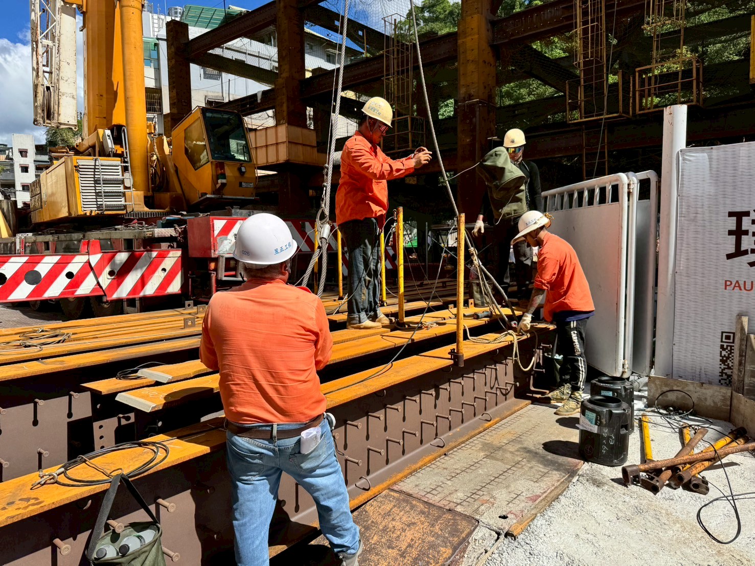 璞園泊隱 2025.09.18 第三節鋼樑進場