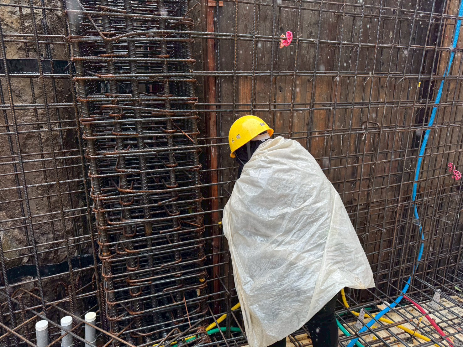 璞園泊隱 2025.10.22 B1F柱牆模板工程封模