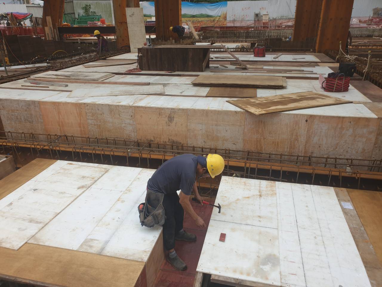 璞園泊隱 2025.10.30 1FL樑版模板工程組立