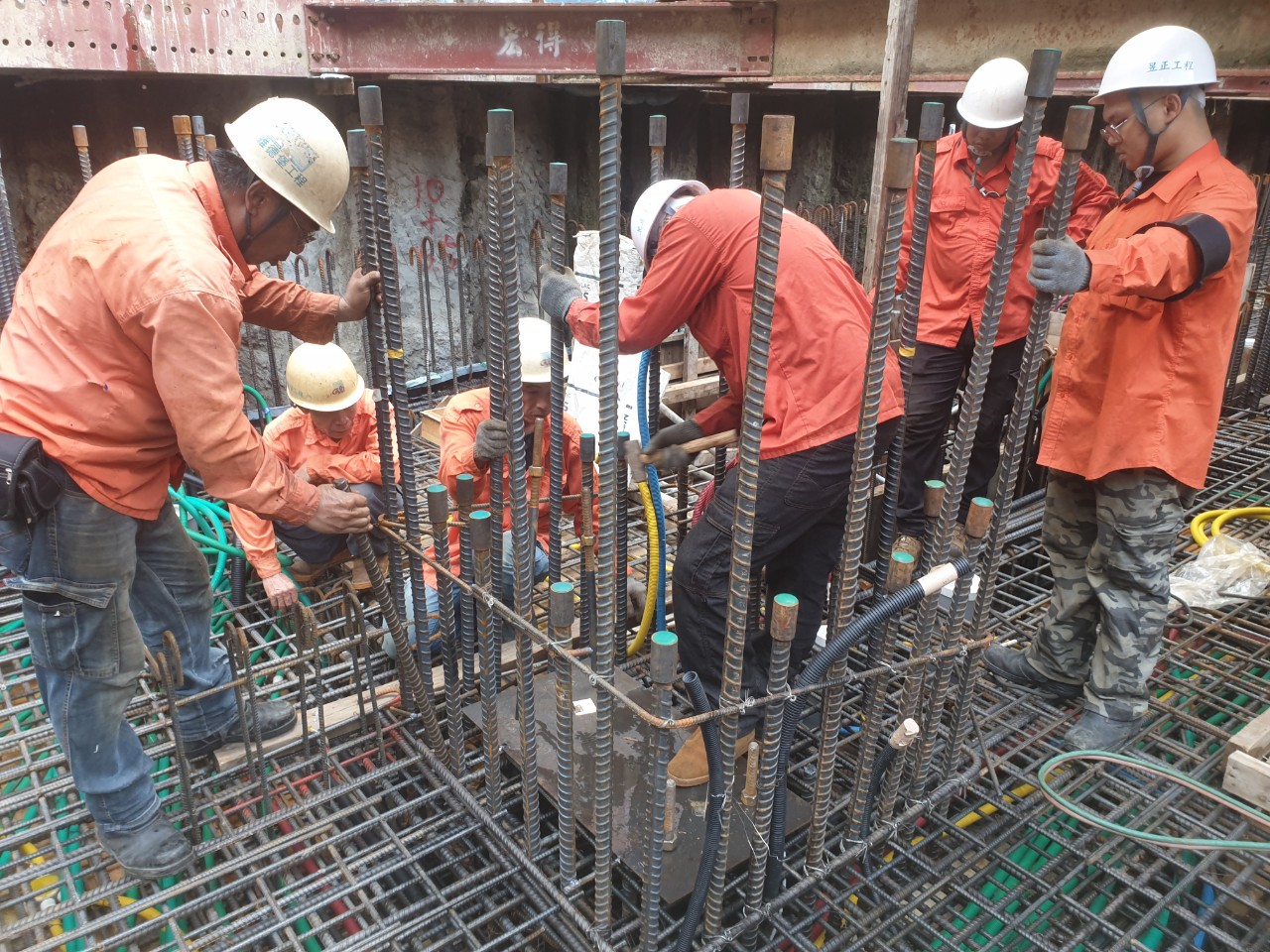 璞園泊隱 2025.07.26 B1FL鋼柱基礎螺栓預埋