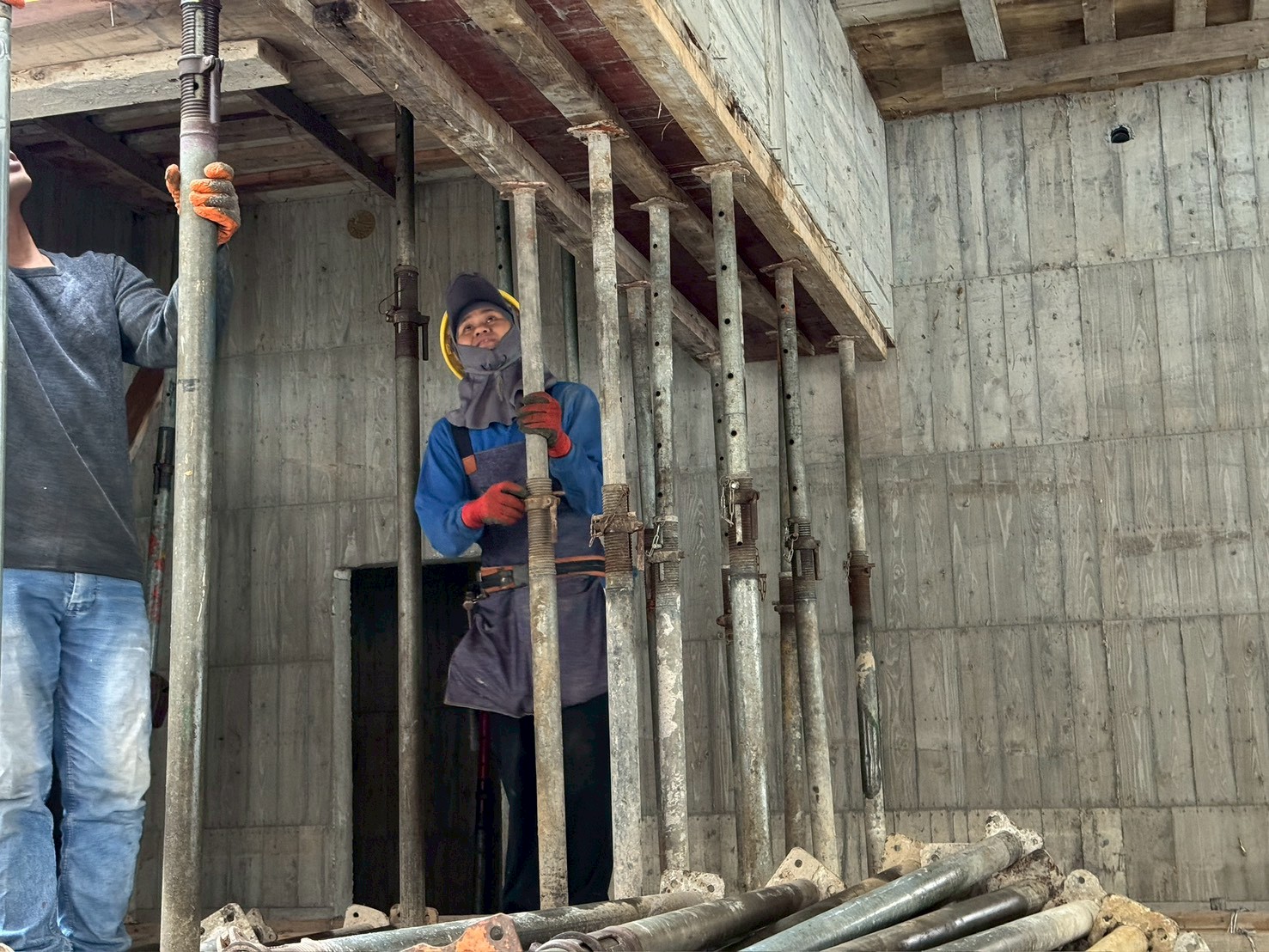 璞園泊隱 2026.01.26 2FL樑底模板拆除