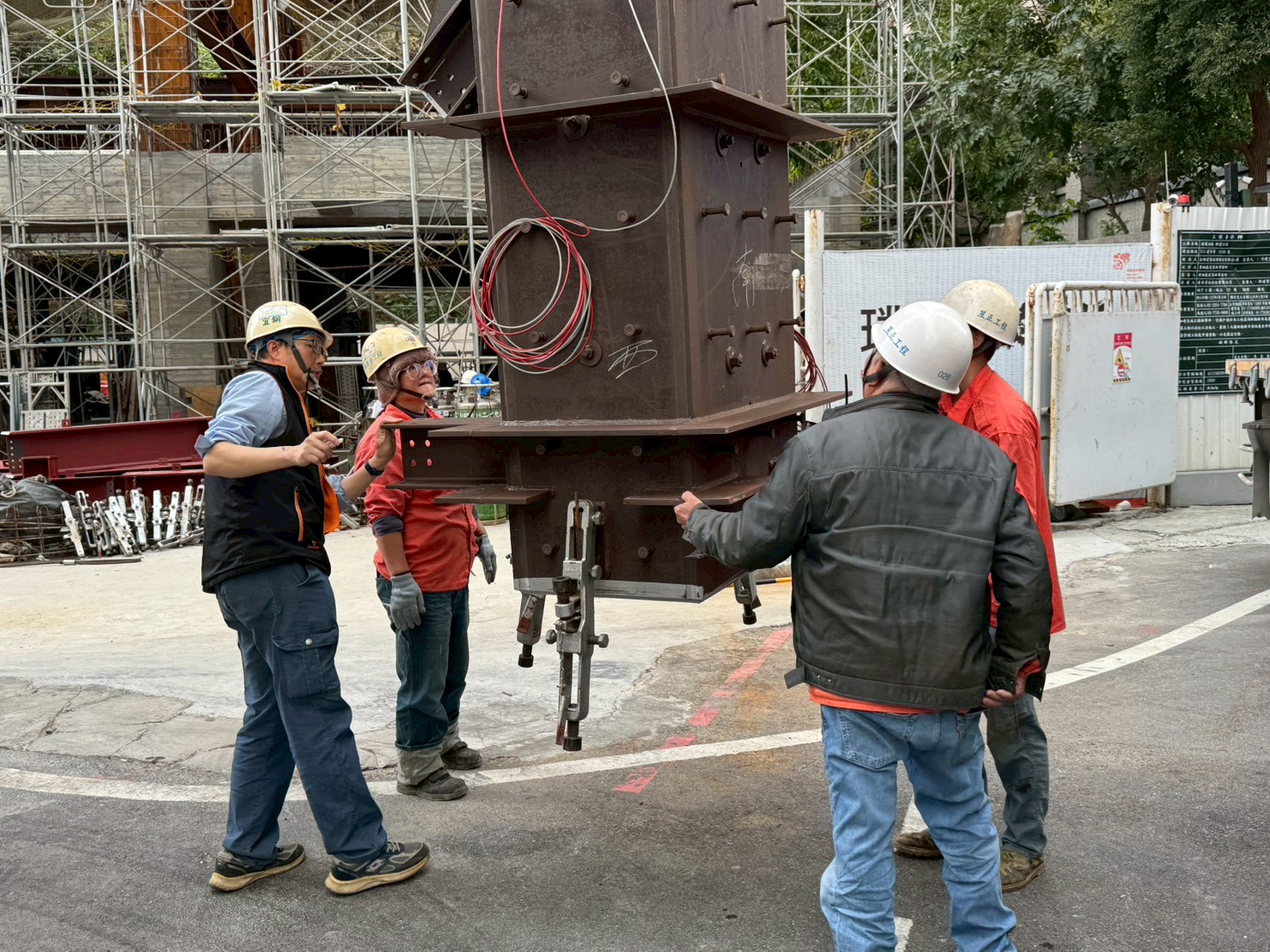 璞園泊隱 2026.01.30 第八節(塔吊區)鋼柱吊裝