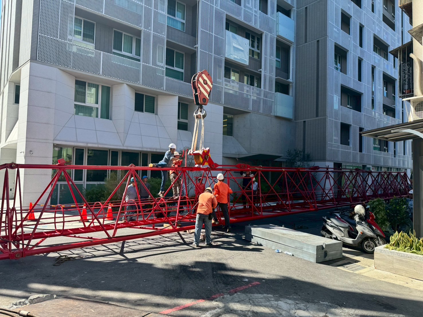 璞園泊隱 2025.10.02 塔吊桁架吊裝工程