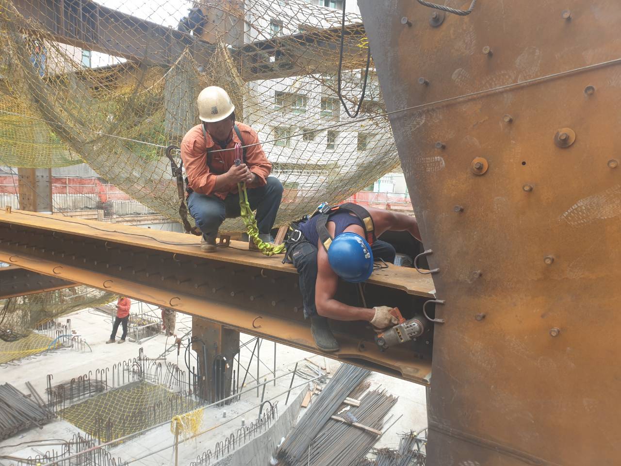 璞園泊隱 2025.09.02 第一區第一節鋼樑高張力螺栓鎖斷