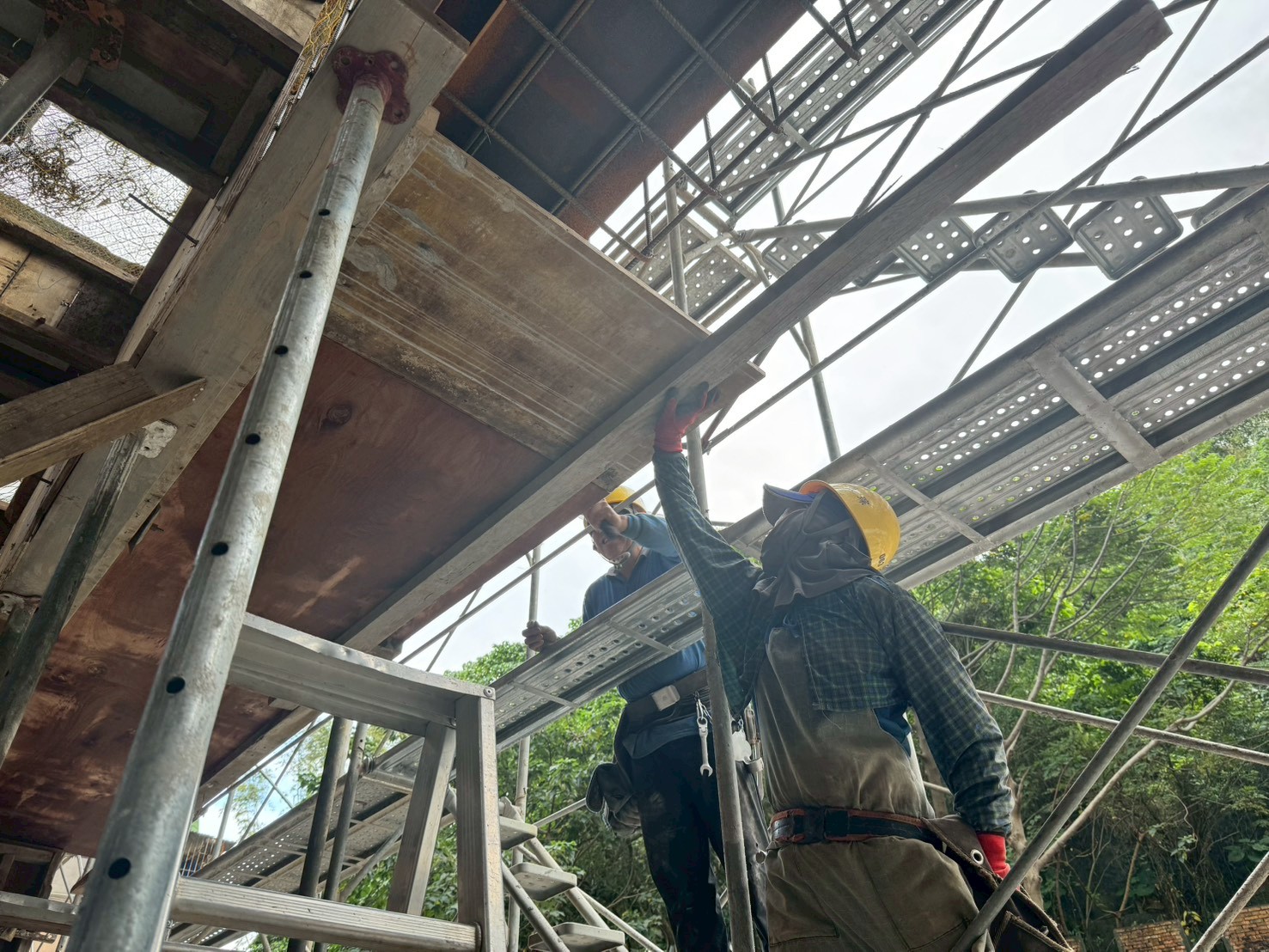 璞園泊隱 2025.12.11 2FL樑模組立