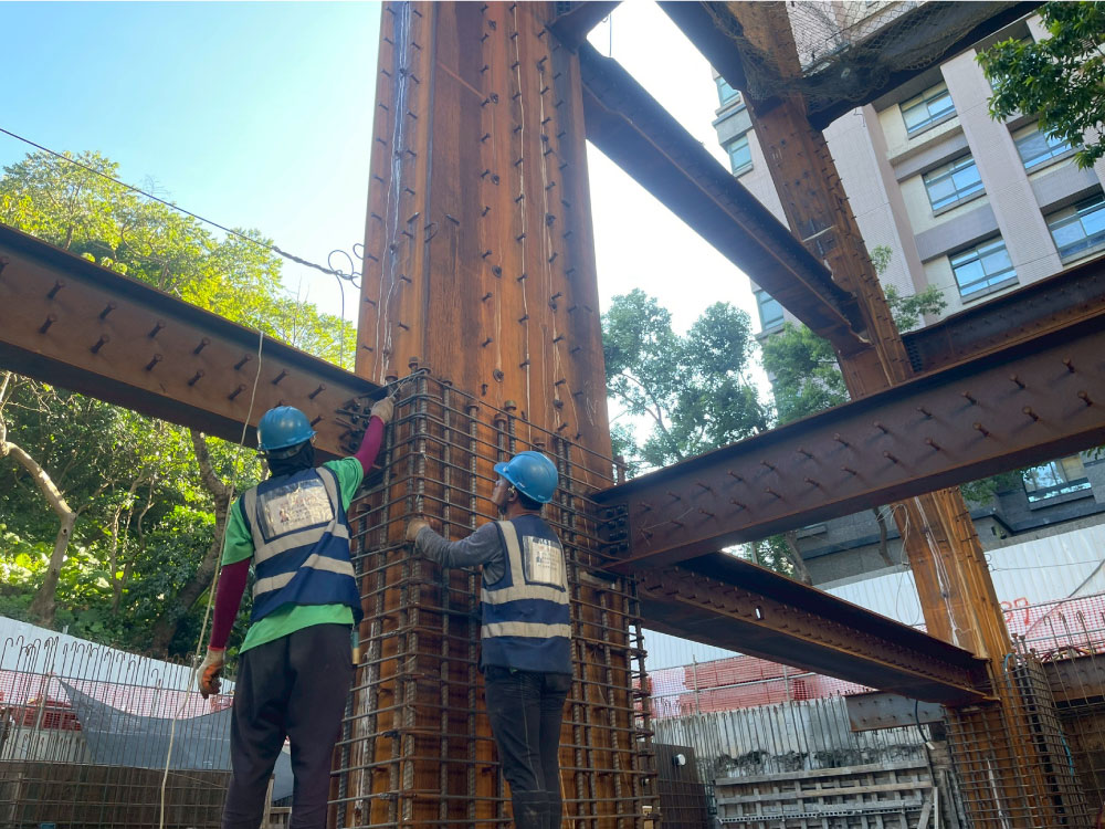 璞園泊隱 2025.10.07 B1F柱繫筋綁紮工程