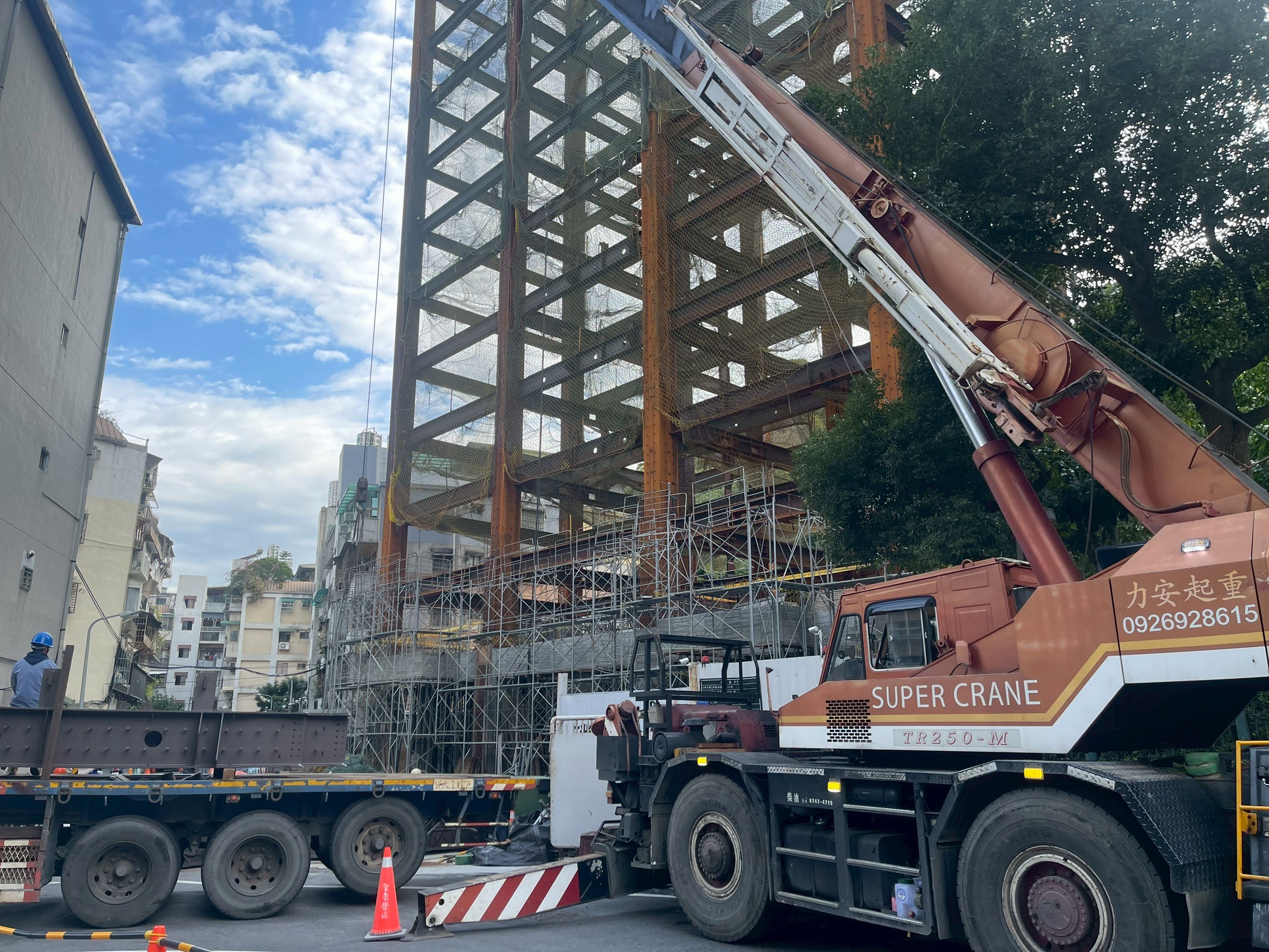 璞園泊隱 2026.01.12 第六節(非塔吊區)鋼樑進料