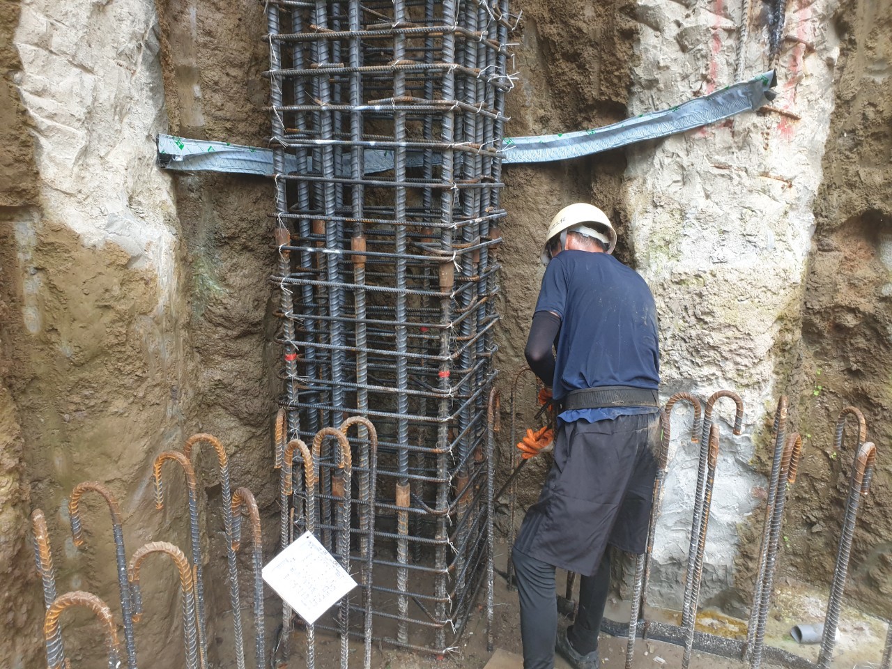 璞園泊隱 2025.06.26 B2F柱鋼筋綁紮工程繫筋綁紮